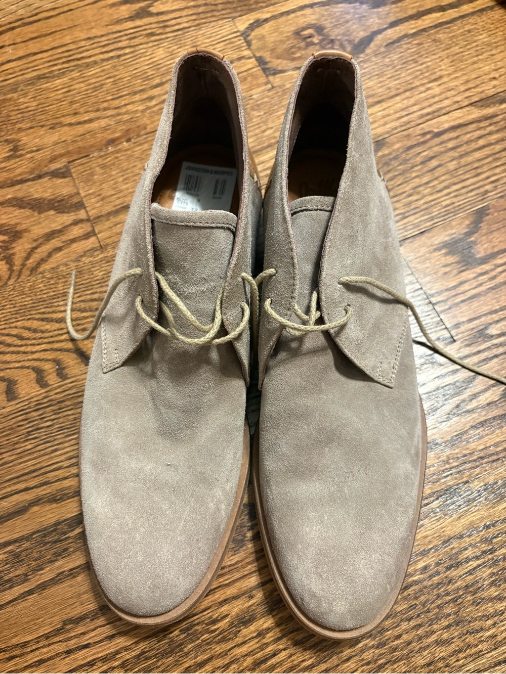 Johnston & Murphy Men's Suede Chukka Boots in Beige